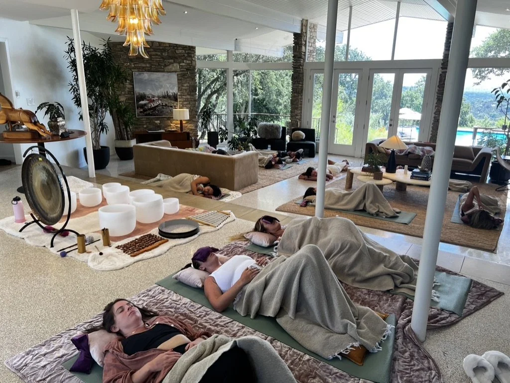Bain sonore, voyage sonore et yoga nidra à Marseille, La Ciotat et Cassis